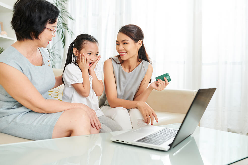 family-doing-shopping-online